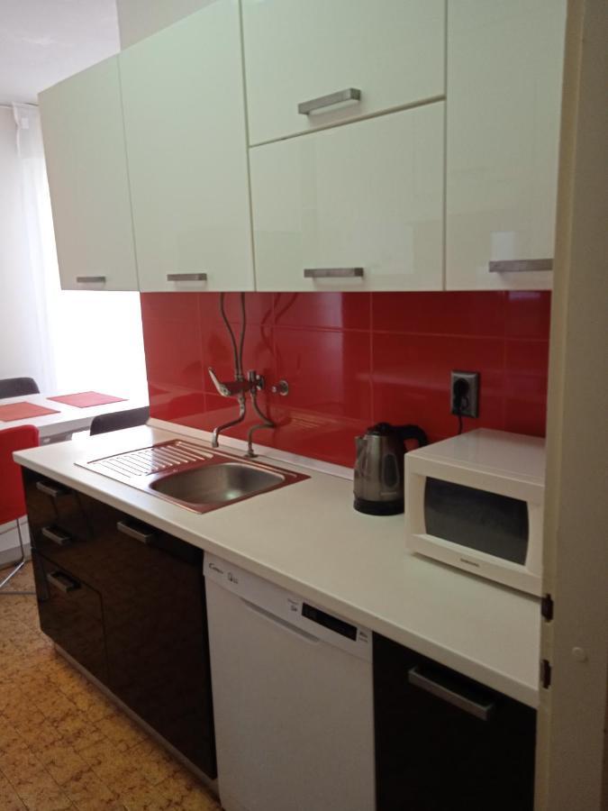 Blue Sky Apartment Pula Exterior photo